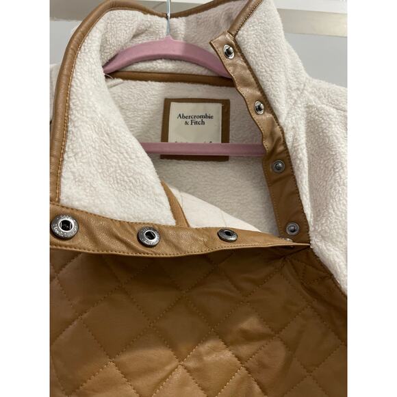 Abercrombie & Fitch Sherpa Pullover Faux Leather Trim Snap Neck Size S - Picture 2 of 10